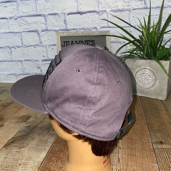 VANS Men's Drop V Snap Back Hat Cap Grey Black Embroidered Logo Adjustable - Picture 4 of 9